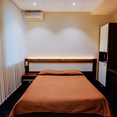 Comfort Hotel & Hostel Zaporizhia Exterior photo