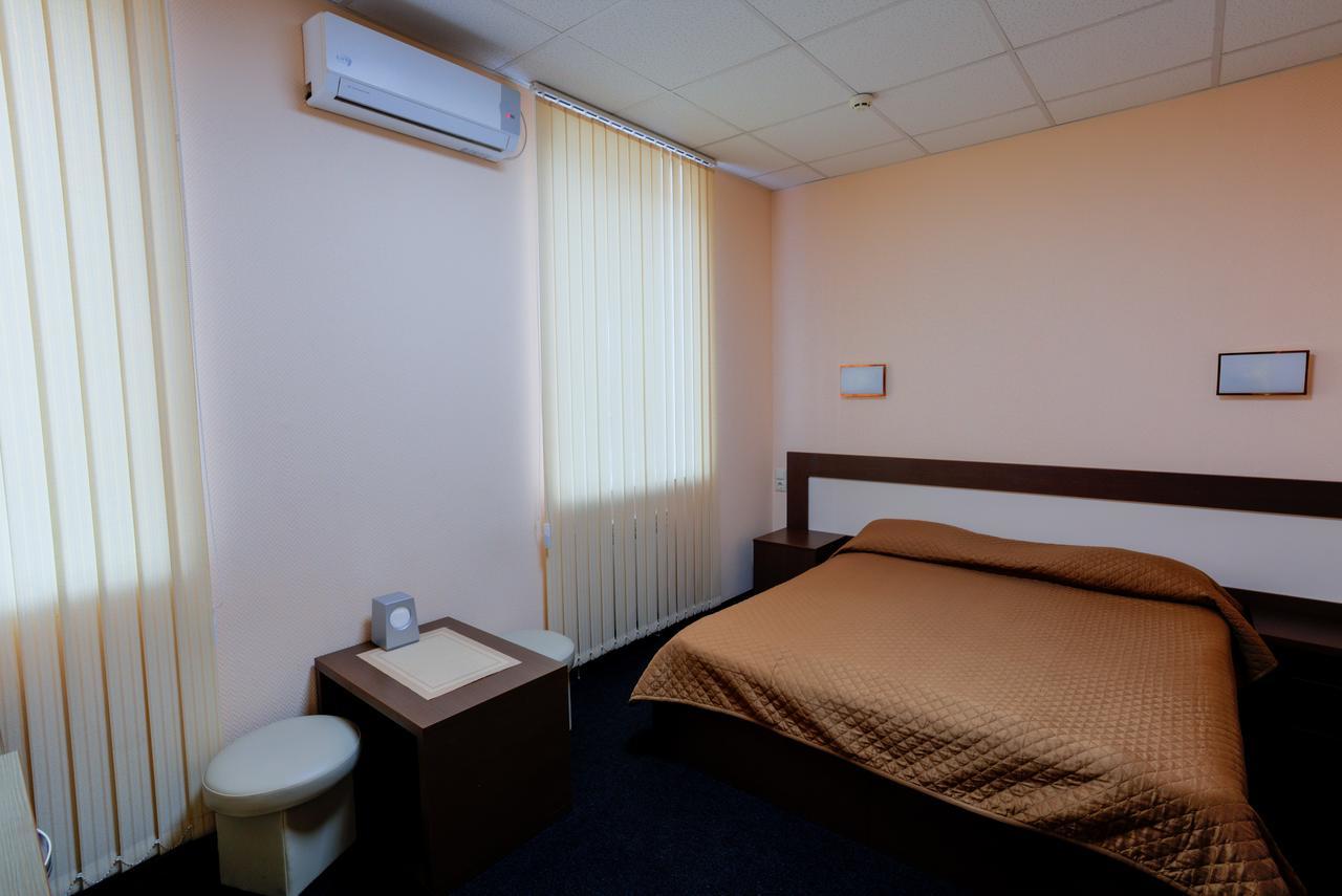 Comfort Hotel & Hostel Zaporizhia Exterior photo